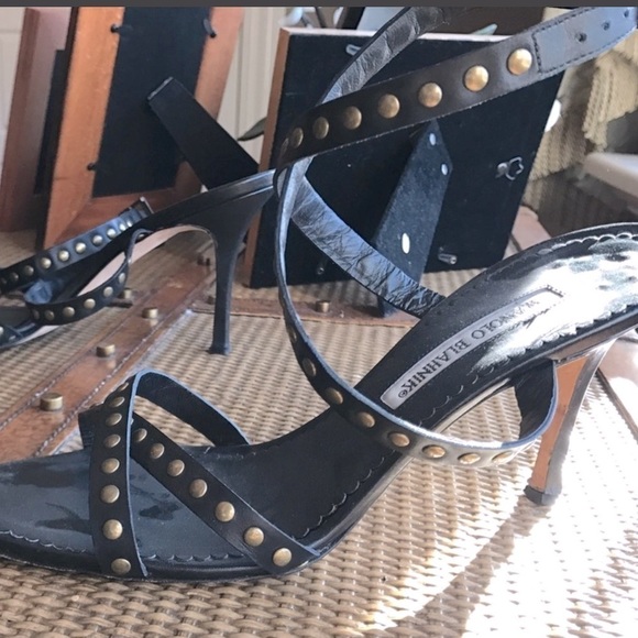 MANOLO Blahnik 39.5 Black Leather Strappy Laceup Studs Heels Sandals Goth Gold - Picture 5 of 7